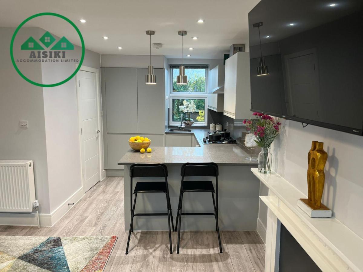 Aisiki Apartments At Stanhope Road, North Finchley, Airconditioned Multiple 2 Or 3-Bedroom, Pet-Friendly Duplex Flats, King Or Twin Beds, Airconditioned & Free Wi-Fi Kültér fotó