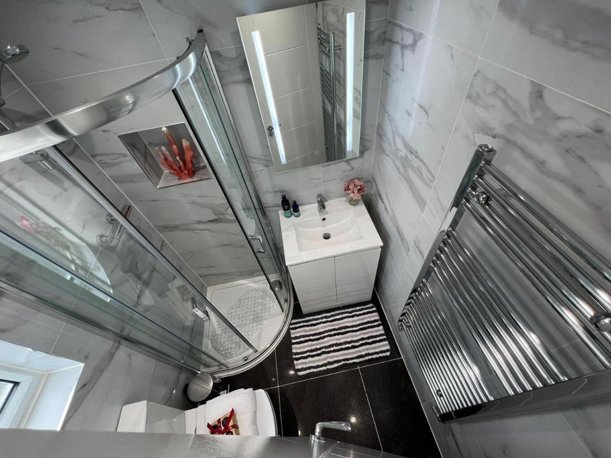 Aisiki Apartments At Stanhope Road, North Finchley, Airconditioned Multiple 2 Or 3-Bedroom, Pet-Friendly Duplex Flats, King Or Twin Beds, Airconditioned & Free Wi-Fi Kültér fotó