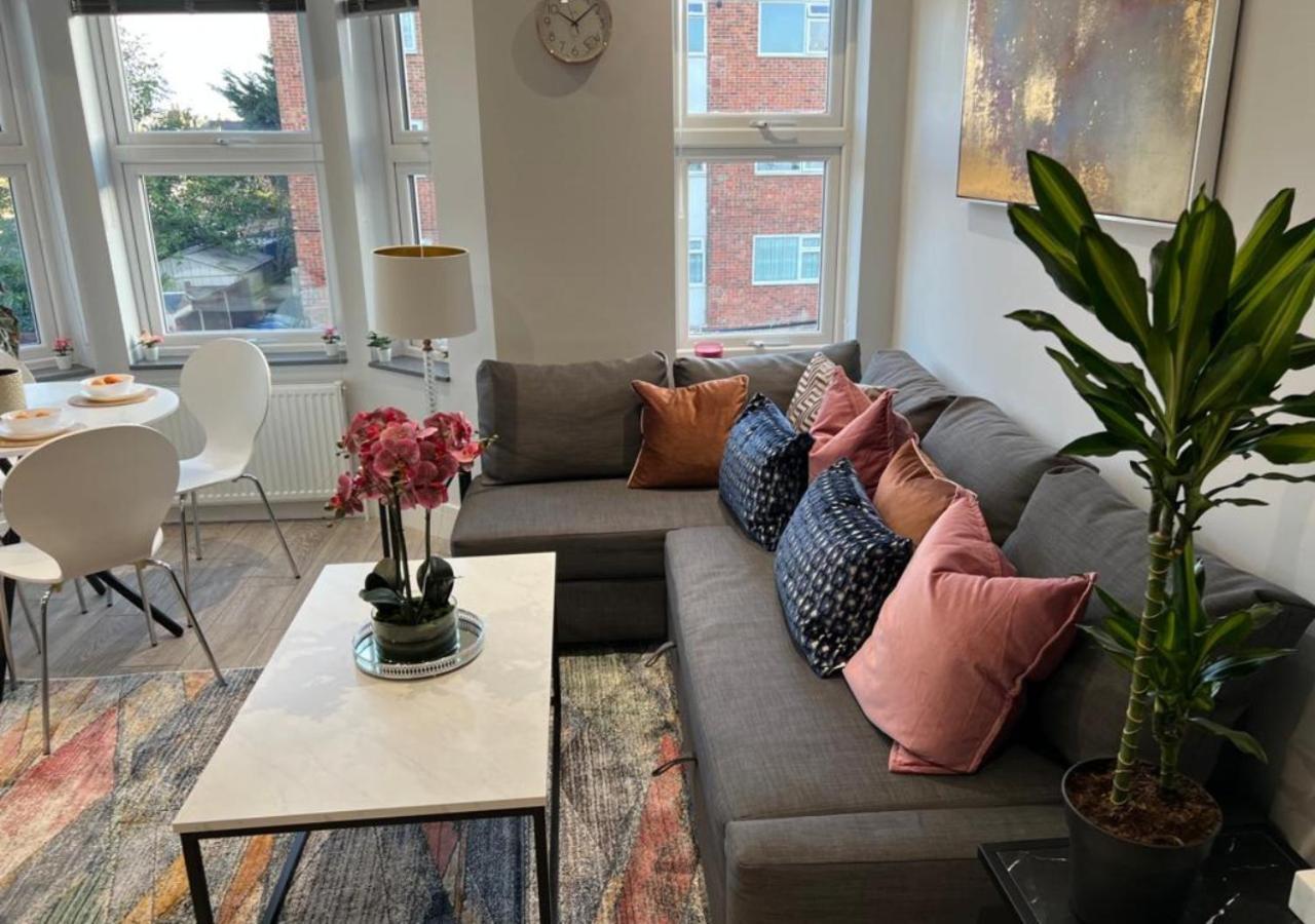 Aisiki Apartments At Stanhope Road, North Finchley, Airconditioned Multiple 2 Or 3-Bedroom, Pet-Friendly Duplex Flats, King Or Twin Beds, Airconditioned & Free Wi-Fi Kültér fotó