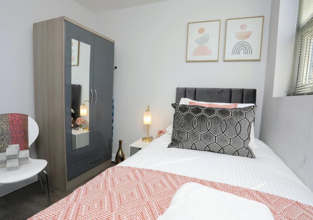 Aisiki Apartments At Stanhope Road, North Finchley, Airconditioned Multiple 2 Or 3-Bedroom, Pet-Friendly Duplex Flats, King Or Twin Beds, Airconditioned & Free Wi-Fi Kültér fotó